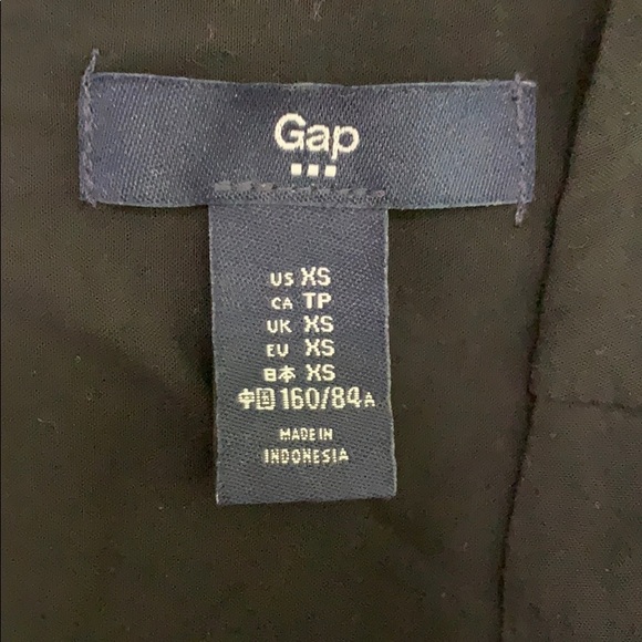 4/$20 GAP V-Neck Black Dress - Picture 5 of 6